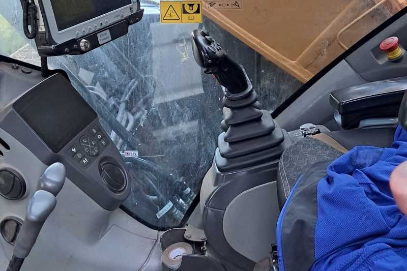 OmecoHub - Immagine CASE CX230C-NHD